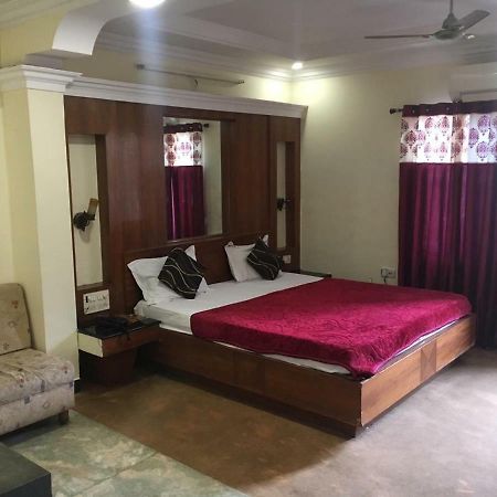 Hotel Poonam Rāipur Exterior foto