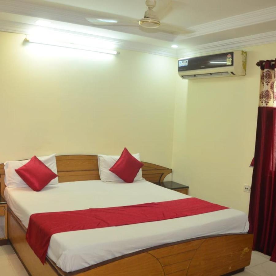 Hotel Poonam Rāipur Exterior foto