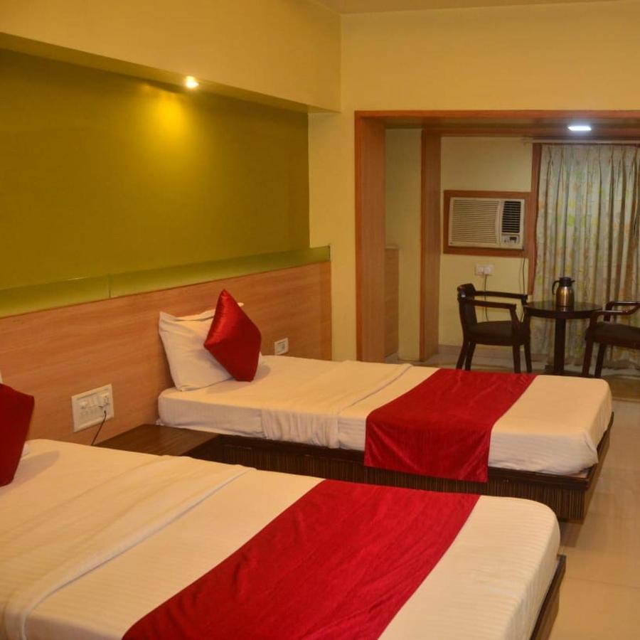 Hotel Poonam Rāipur Exterior foto