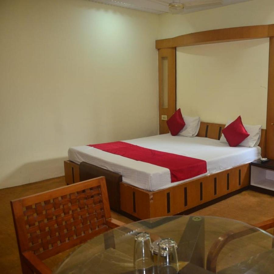 Hotel Poonam Rāipur Exterior foto
