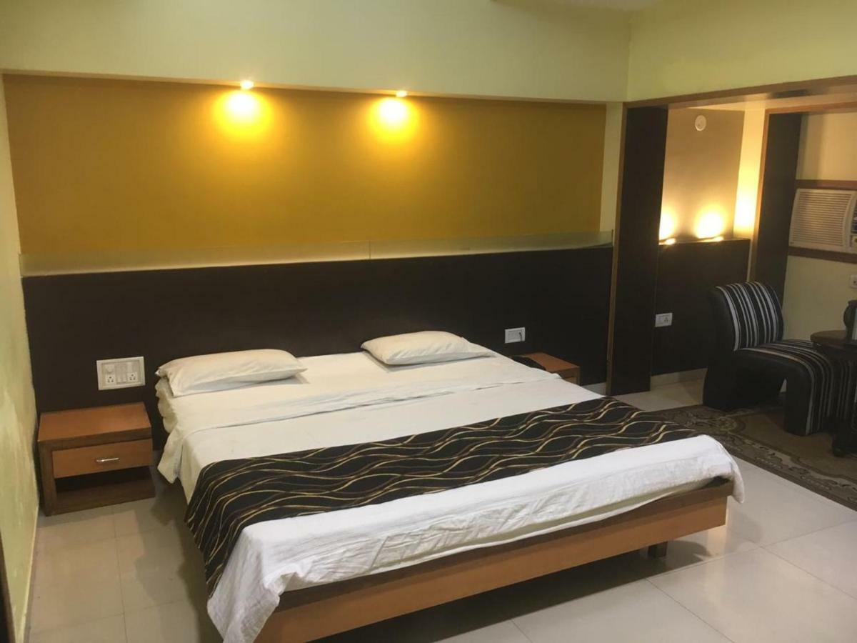 Hotel Poonam Rāipur Exterior foto